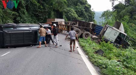Vụ tai nạn giao thông nghiêm trọng lại xảy ra trên đèo Bảo Lộc, tỉnh Lâm Đồng.